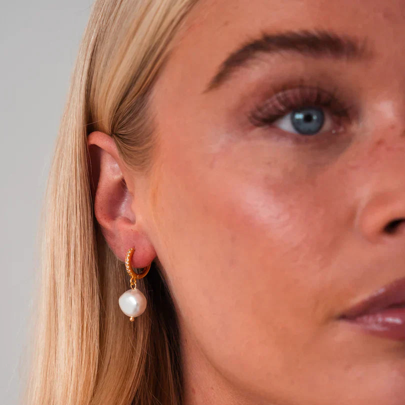 Auskarai su gėlavandeniais perlais