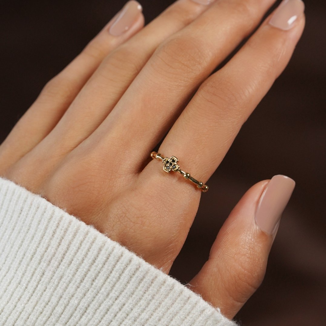 Žiedas su kryžiumi