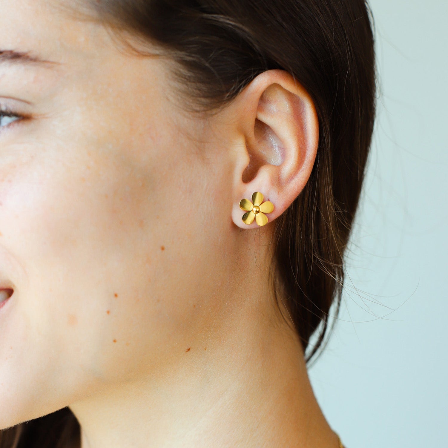 Auksiniai auskarai su gėlėmis