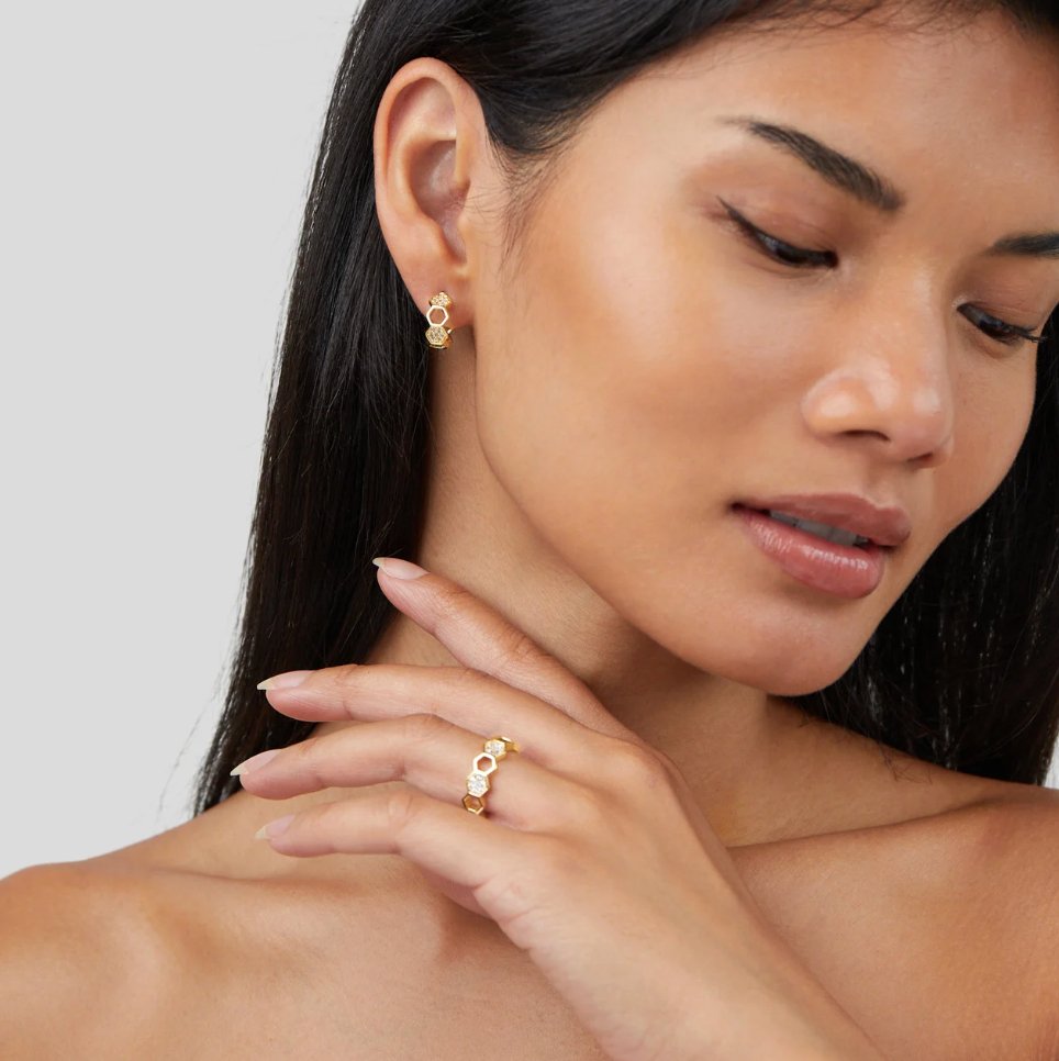 Medaus korio auksinis žiedas