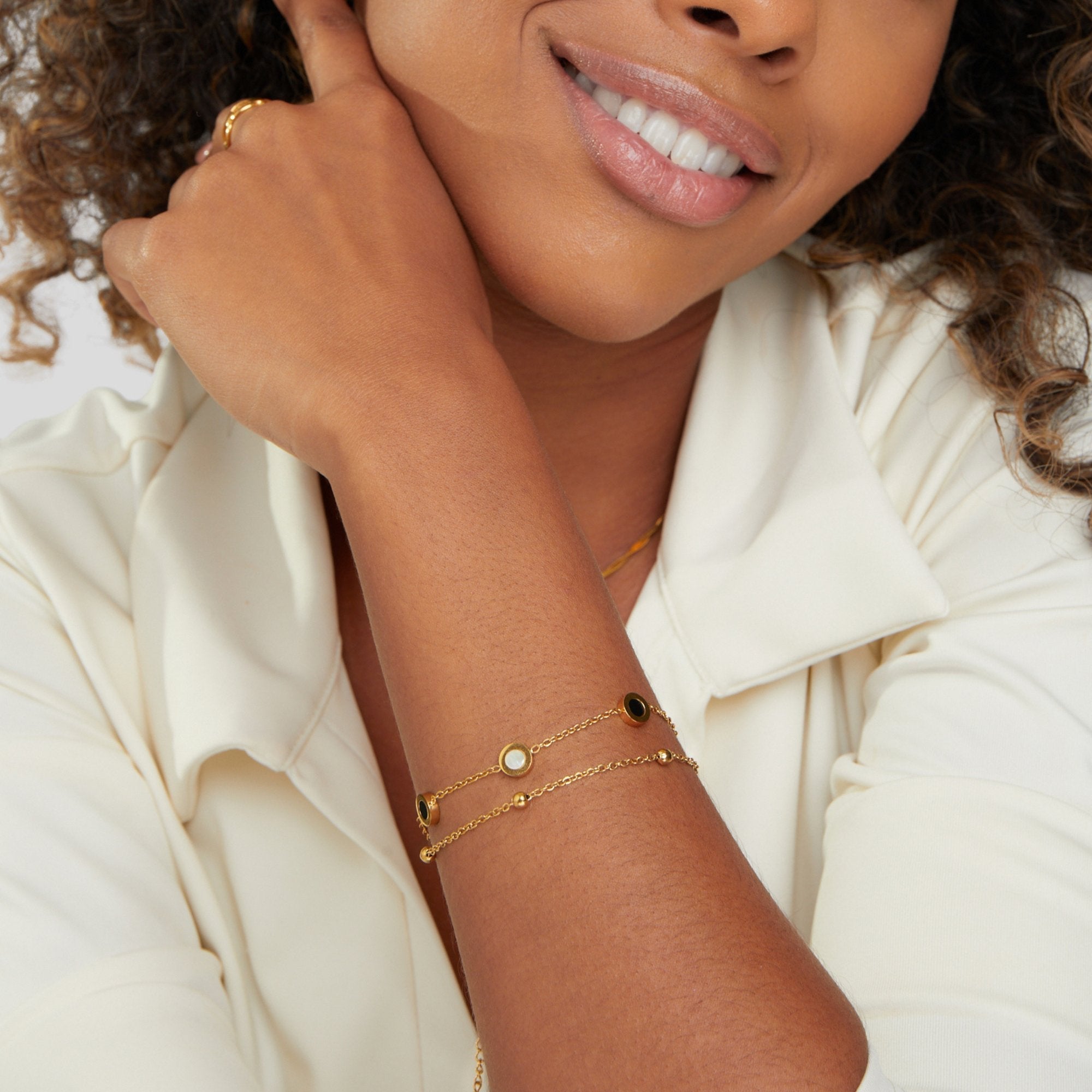 Apyrankė su onikso akmenimis